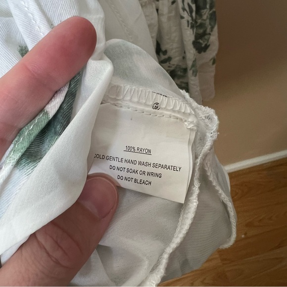 Selfie Leslie Sylvie Shirred Layered Hem Floral Dress Olive/White Smocked Small - Picture 11 of 12